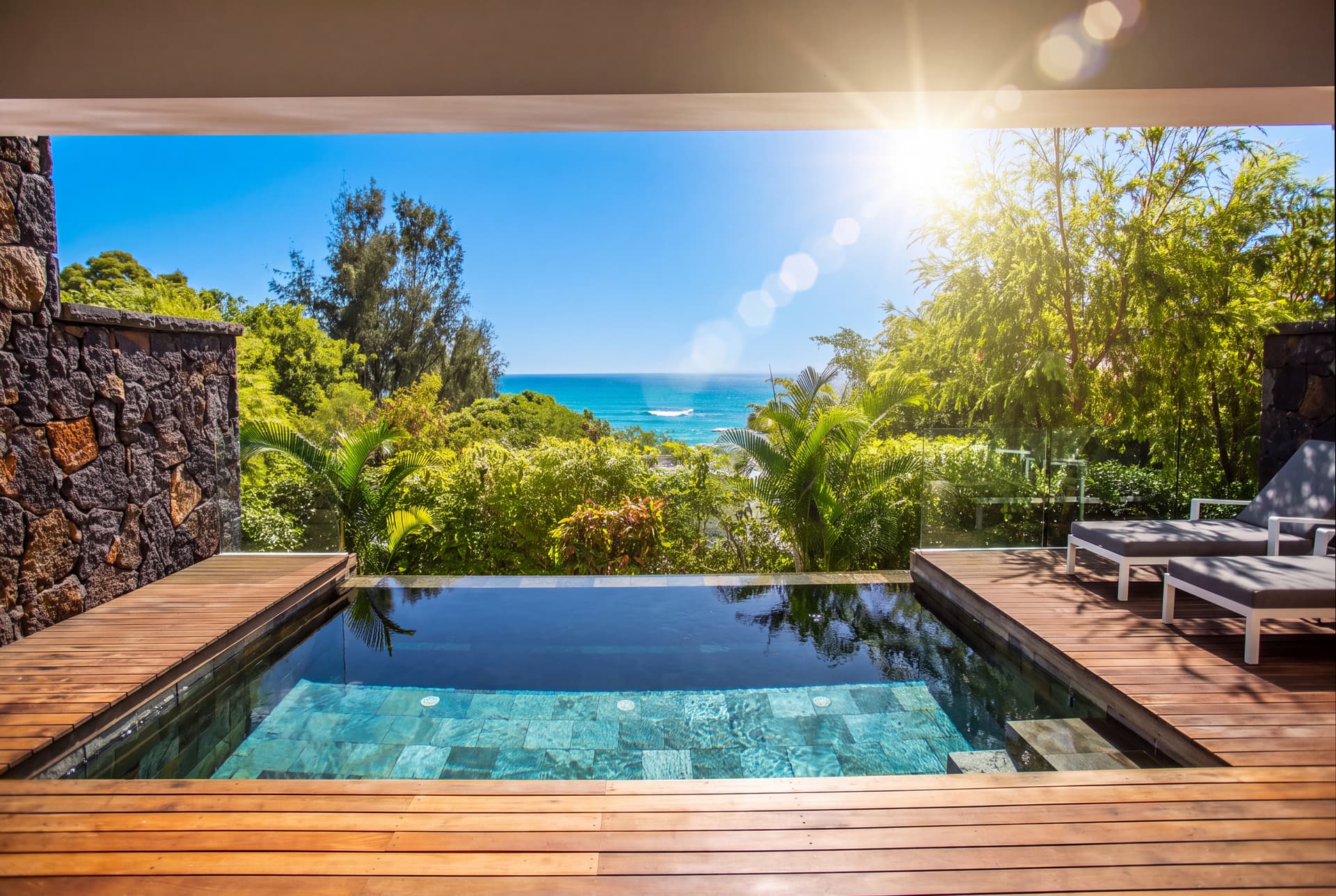 Apartment with swimming pool and sea view