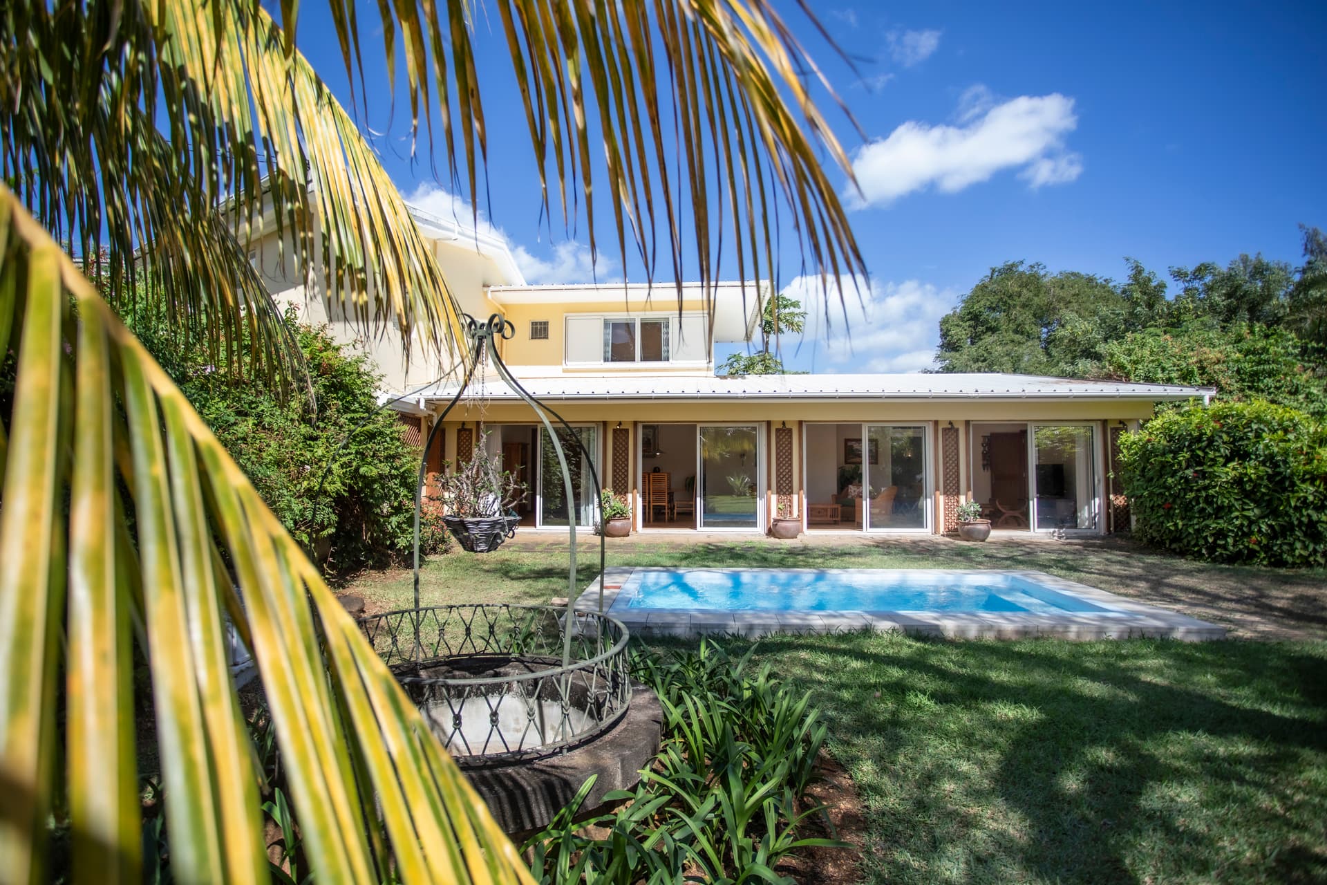 Cosy Bungalow with Pool and Beach Access