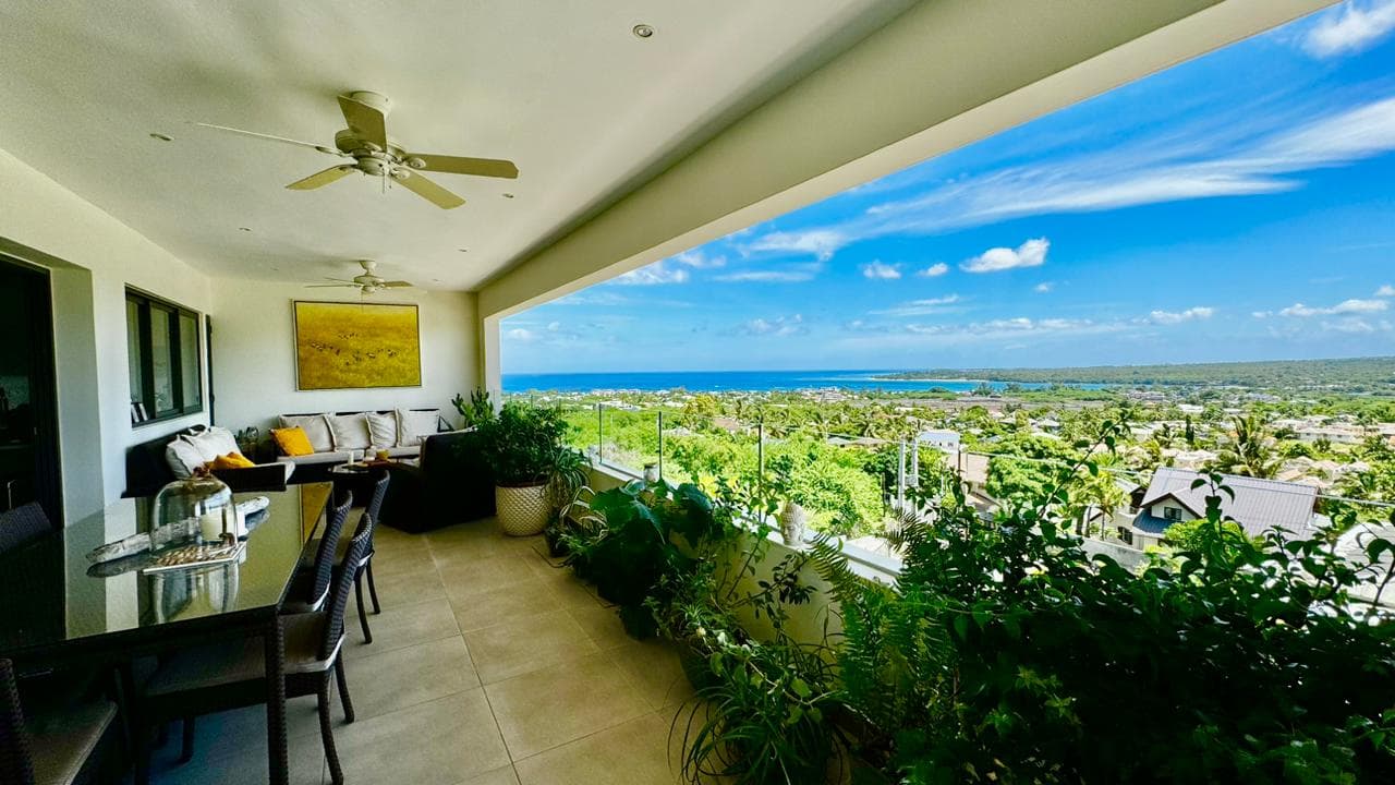 Penthouse with Panoramic Sea Views