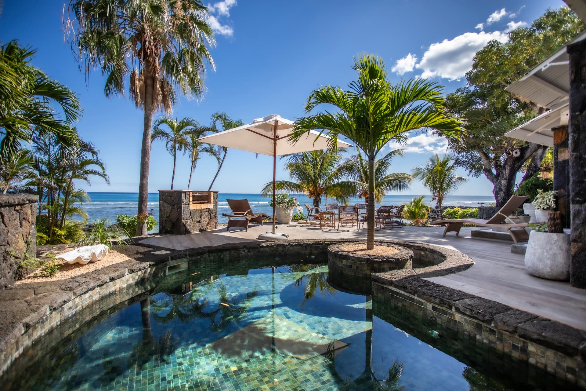 Beachfront Villa - White Sand Beach, Pool & Sunset